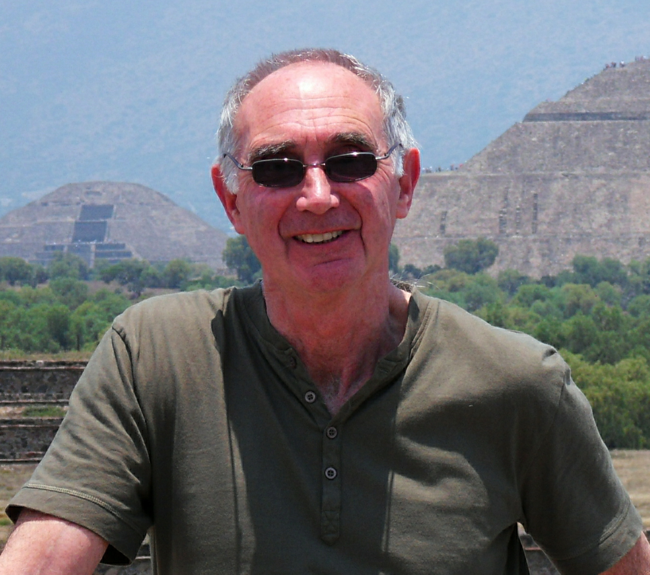 Ron_Gatepain_in_Teotihuacan